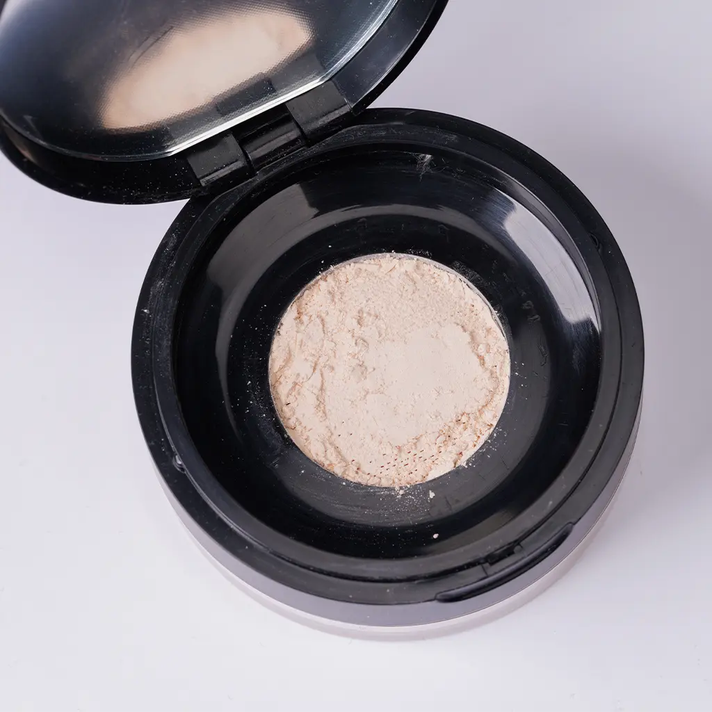 Poudre libre L4 Angela Beauty, boîtier ouvert